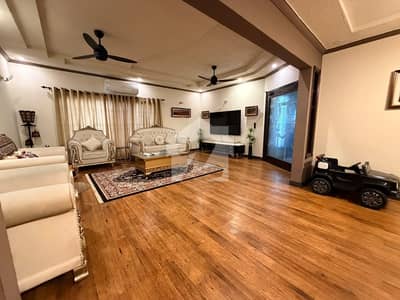 EXCELLENT BUNGALOW FOR RENT WITH LINE WATER WITH 5 BEDROOMS