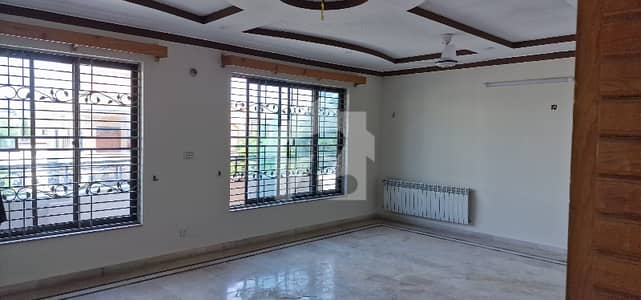 Kanal Double Storey House Available For Rent For Commercial Use