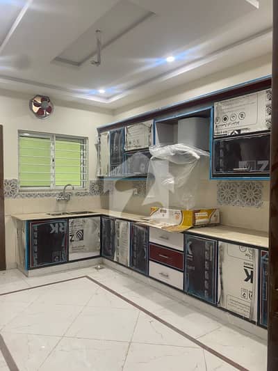 ٹاپ سٹی 1 اسلام آباد میں 6 کمروں کا 1 کنال مکان 3.3 لاکھ میں کرایہ پر دستیاب ہے۔