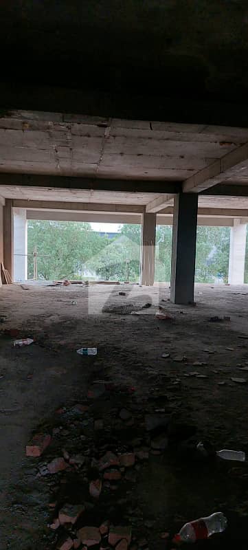 1 Kanal Commercial Building available for Rent
