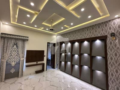 10 Marla House For Rent In Hot Location Near To Park School Bahria Town Lahore