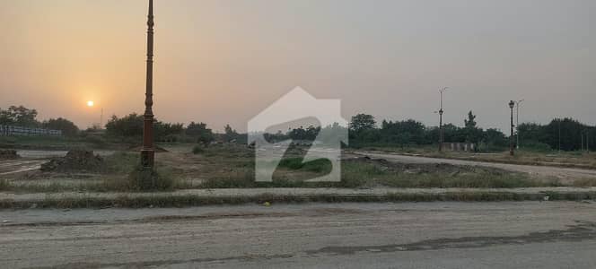 لیک سٹی رائیونڈ روڈ,لاہور میں 5 مرلہ کمرشل پلاٹ 9.5 کروڑ میں برائے فروخت۔ لیک سٹی رائیونڈ روڈ,لاہور میں 5 مرلہ کمرشل پلاٹ 9.5 کروڑ میں برائے فروخت۔
