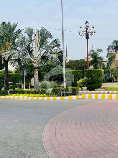 8 Marla Hot Loctaion Plot For Sale In Dream Gardens Lahore