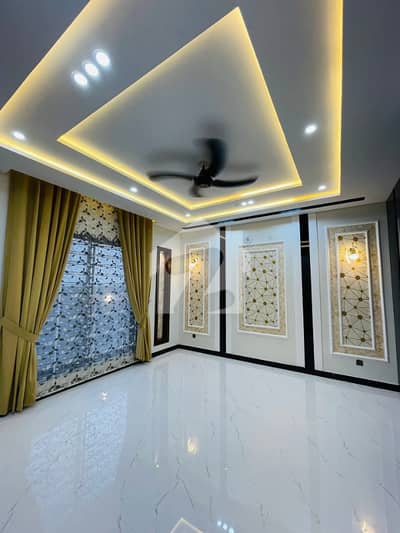 8 Marla Like New House Available For Rent In Bahria Town Lahore