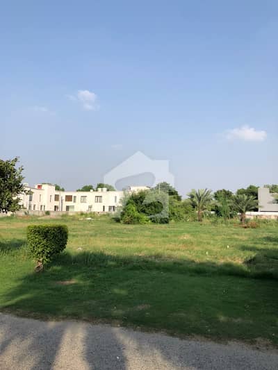 1-KANAL PLOT IN V BLOCK ON MAIN 70FT ROAD AND FACING PARK PLOT. . DIRECT MEETING WITH PLOT OWNER.