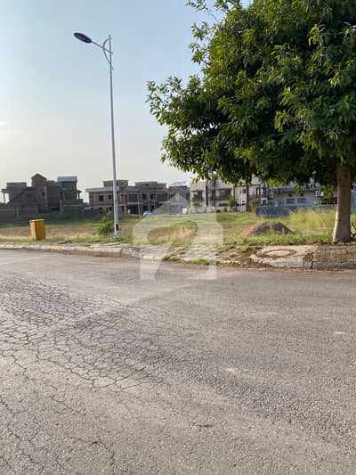 1 Kanal Residential Plot for Sale in Overseas Enclave Sector 1