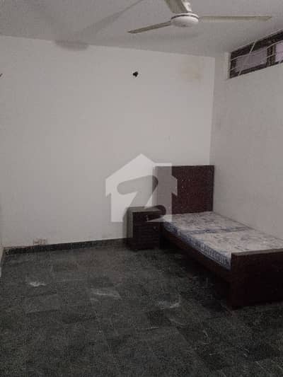 ڈی ایچ اے فیز 5 - بلاک جے ڈی ایچ اے فیز 5,ڈی ایچ اے ڈیفینس,لاہور میں 1 کمرے کا 1 کنال کمرہ 25.0 ہزار میں کرایہ پر دستیاب ہے۔
