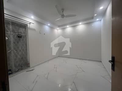 ڈی ایچ اے فیز 2 - بلاک ٹی ڈی ایچ اے فیز 2,ڈی ایچ اے ڈیفینس,لاہور میں 4 کمروں کا 10 مرلہ مکان 2.6 لاکھ میں کرایہ پر دستیاب ہے۔