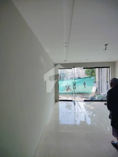 ڈریم گارڈنز ڈیفینس روڈ,لاہور میں 2 مرلہ Studio دکان 1.2 لاکھ میں کرایہ پر دستیاب ہے۔