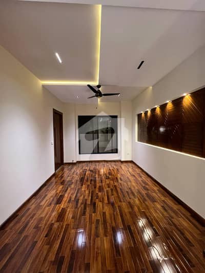 Like Brand New 3BED UPPER PORTION + Point Servant ROOM Avlb (Again + Point) water Boring) Near TO PWD