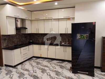 Corner Wide Road 150sq yard Portion Naz No-2 4th Floor ( Lift Installation Planned )