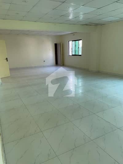 گلبرگ لاہور میں 1 کنال Studio دفتر 15.0 لاکھ میں کرایہ پر دستیاب ہے۔