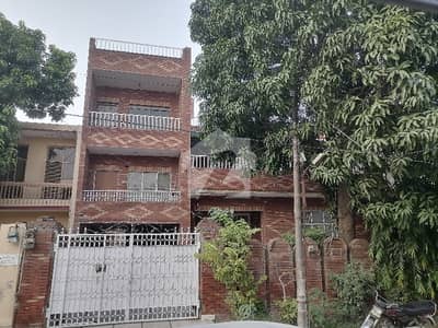 اعوان ٹاؤن لاہور میں 5 کمروں کا 1 کنال مکان 4.0 کروڑ میں برائے فروخت۔ اعوان ٹاؤن لاہور میں 5 کمروں کا 1 کنال مکان 4.0 کروڑ میں برائے فروخت۔