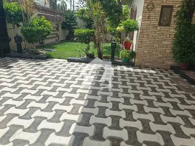 House Of 600 Square Yards In Gulshan-E-Iqbal - Block 9 Is Available