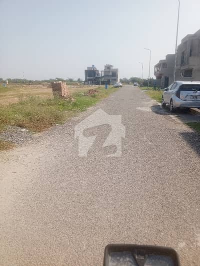 paragon city Lahore 10 m plot for sale near park comm masjid school