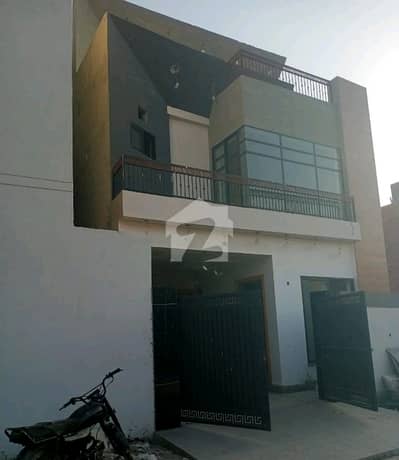 بش ایگزیکٹو ولاز ملتان میں 4 کمروں کا 4 مرلہ مکان 1.8 کروڑ میں برائے فروخت۔