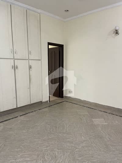 10 Marla Upper Portion Available In Tariq Garda
