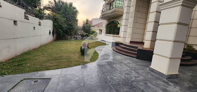 BRAND NEW FULL HOUSE FOR RENT IN F-7