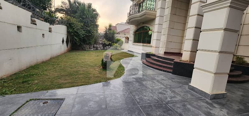 BRAND NEW FULL HOUSE FOR RENT IN F-7 BRAND NEW FULL HOUSE FOR RENT IN F-7