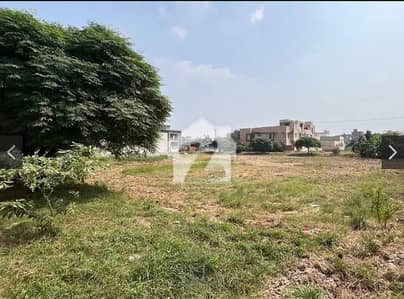 LDA approved beautiful location main 100ft road corner A block