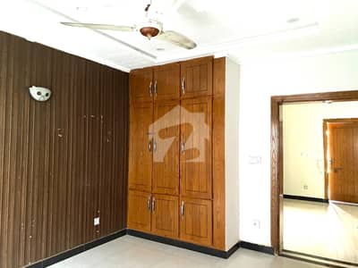 بحریہ ٹاؤن فیز 8 بحریہ ٹاؤن راولپنڈی,راولپنڈی میں 5 کمروں کا 7 مرلہ مکان 90.0 ہزار میں کرایہ پر دستیاب ہے۔