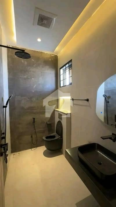 BEAUTIFUL UPPER PORTION FOR RENT AVAILABLE