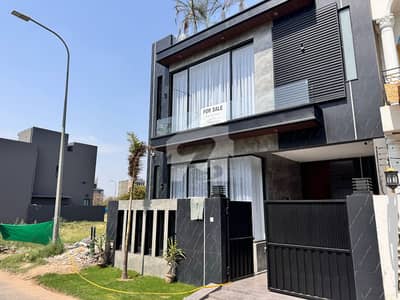 Plot No-965 Block Z6 - 5 Marla Plot On Top Location Of Phase 8 Ivy Green DHA Lahore For Urgent Sale