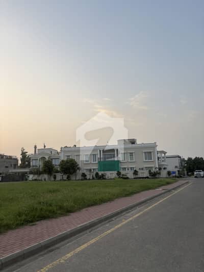 10 MARLA IDEAL LOCATION PLOT FOR SALE