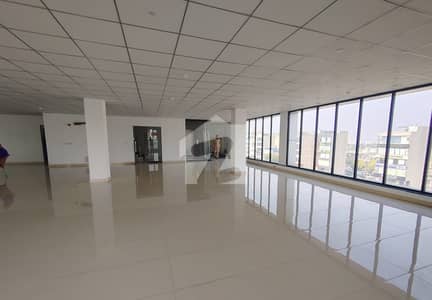MOST HOT LOCATION 8 MARLA FULL BUILDING FOR RENT IN DHA RAYA