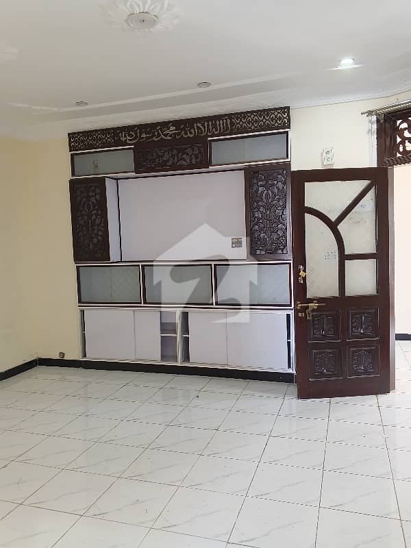 UPPER PORTION AVAILABLE FOR RENT UPPER PORTION AVAILABLE FOR RENT