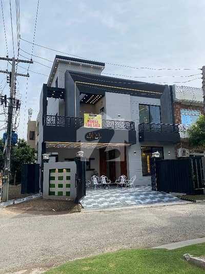 10 Marla Brand New Ultra Modern Design House For Sale In Wapda Town Lahore