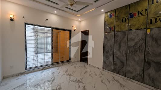 LOCKED OPTION 10 MARLA UPPER PORTION FOR RENT IN BAHRIA TOWN LAHORE.