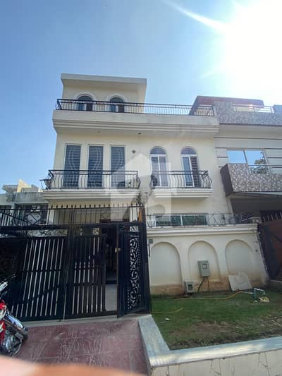 ڈی ۔ 12 اسلام آباد میں 3 کمروں کا 4 مرلہ مکان 1.5 لاکھ میں کرایہ پر دستیاب ہے۔