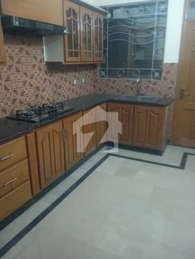 جی ۔ 13 اسلام آباد میں 5 کمروں کا 8 مرلہ مکان 2.5 لاکھ میں کرایہ پر دستیاب ہے۔