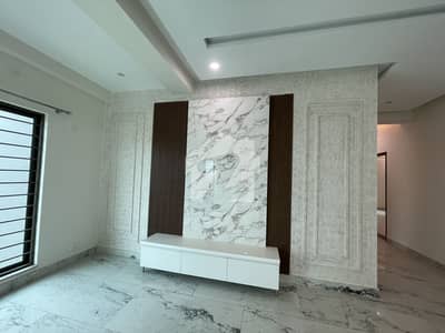 LUXURY 15 MARLA, 5-BEDROOM APARTMENT FOR SALE IN ASKARI 10, SECTOR S, LAHORE