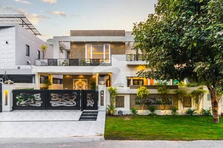1 Kanal Slightly Used Well Maintained 5-Bedroom Semi Basement Bungalow For Sale At Prime Location Of DHA Lahore Near To Park Masjid & Commercial Market .