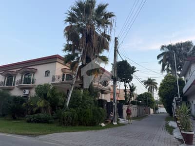 کینٹ سیالکوٹ میں 5 کمروں کا 15 مرلہ مکان 17.5 کروڑ میں برائے فروخت۔