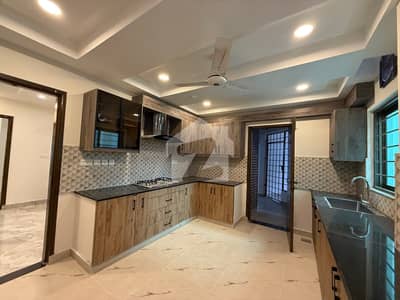 14 MARLA BRAND NEW 4 BEDROOM APARTMENT AVAILABLE FOR RENT