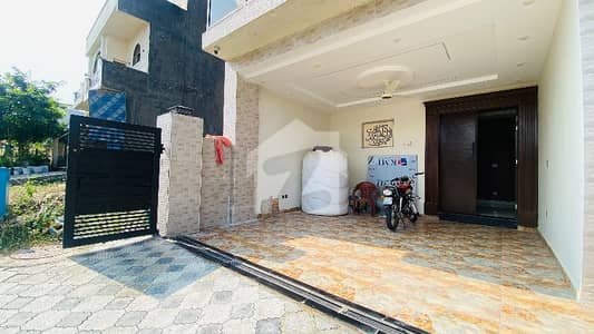 ڈی ایچ اے ڈیفینس فیز 5 ڈی ایچ اے ڈیفینس,اسلام آباد میں 4 کمروں کا 5 مرلہ مکان 1.6 لاکھ میں کرایہ پر دستیاب ہے۔