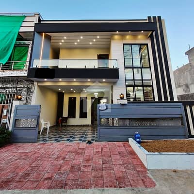 جناح گارڈنز ایف ای سی ایچ ایس,اسلام آباد میں 5 کمروں کا 8 مرلہ مکان 3.95 کروڑ میں برائے فروخت۔ جناح گارڈنز ایف ای سی ایچ ایس,اسلام آباد میں 5 کمروں کا 8 مرلہ مکان 3.95 کروڑ میں برائے فروخت۔
