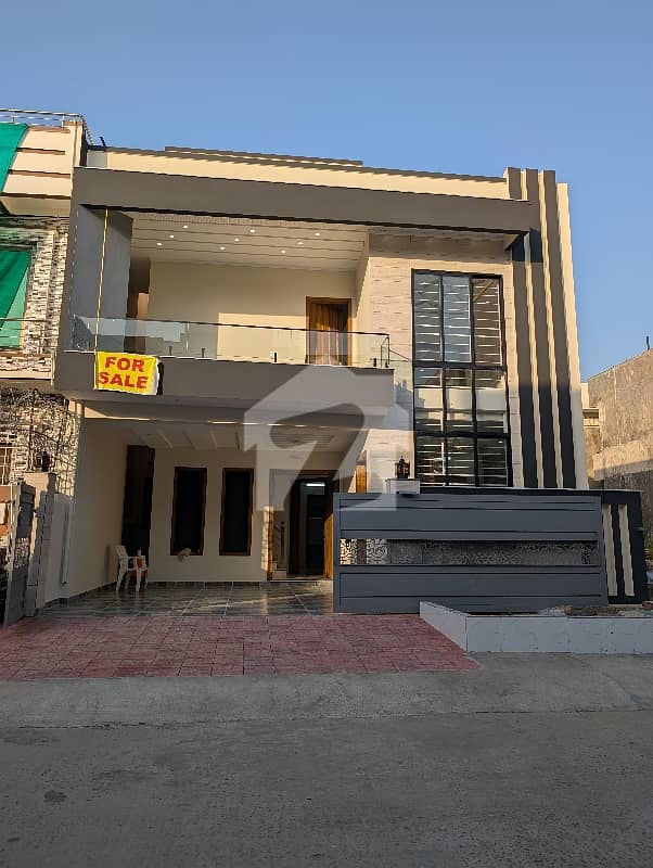 جناح گارڈنز ایف ای سی ایچ ایس,اسلام آباد میں 5 کمروں کا 7 مرلہ مکان 3.9 کروڑ میں برائے فروخت۔ جناح گارڈنز ایف ای سی ایچ ایس,اسلام آباد میں 5 کمروں کا 7 مرلہ مکان 3.9 کروڑ میں برائے فروخت۔