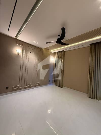 2 Bed Flat Available For Rent Commercial Building Central Park Lahore