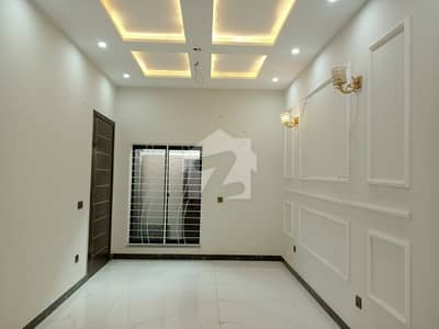 6 MARLA BRAND NEW LOWER PORCTION FOR RENT