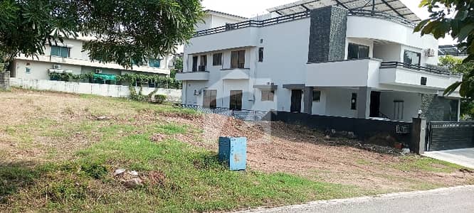10 Marla Plot Available For Sale