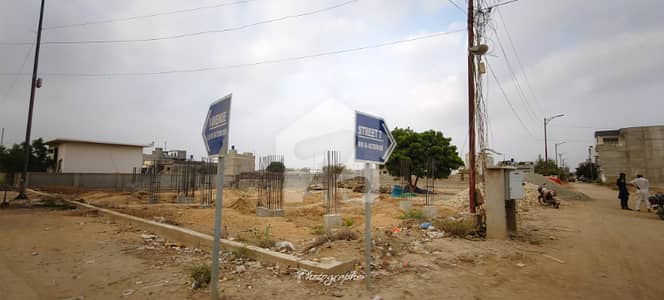In Falaknaz Dreams Of Karachi, A 200 Square Yards Residential Plot Is Available