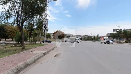 بحریہ ٹاؤن فیز 8 ۔ بلاک ڈی بحریہ ٹاؤن فیز 8,بحریہ ٹاؤن راولپنڈی,راولپنڈی میں 1 کنال رہائشی پلاٹ 1.8 کروڑ میں برائے فروخت۔