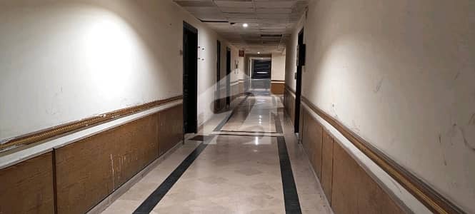 صدیق ٹریڈ سنٹر گلبرگ,لاہور میں 5 مرلہ Studio دفتر 1.25 لاکھ میں کرایہ پر دستیاب ہے۔