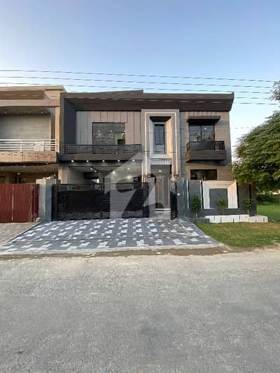 10 Marla Brand New Ultra Modern Design House For Sale In IEP Town Lahore