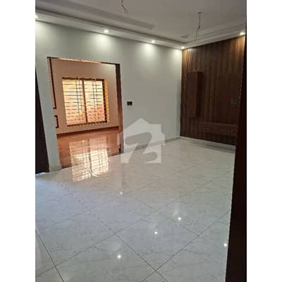 125Yard Banglow VIP location Near Masjid Ali Block Available Rent