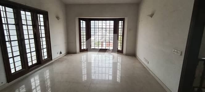 COMPACT HOUSE SINGLE STOREY BUNGALOW FOR RENT AT 500 YARDS